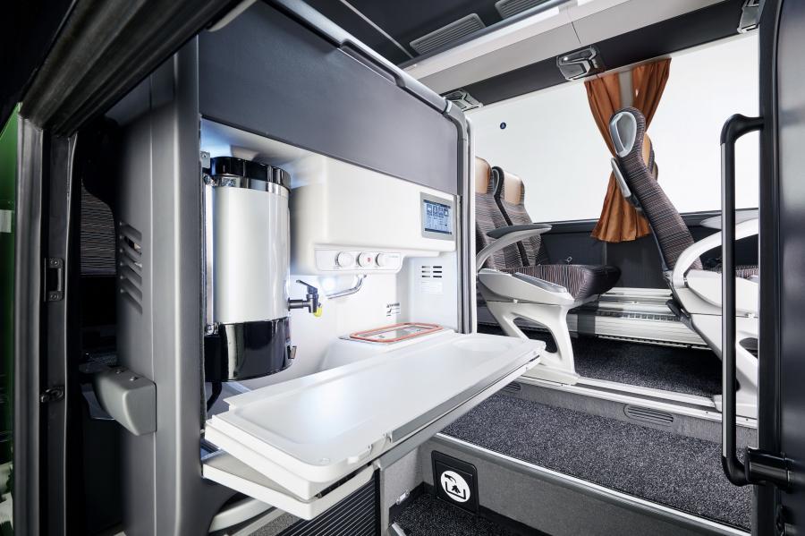 Детали интерьера Mercedes-Benz Tourismo RHD 2017 года  (фото 12 из 29)
